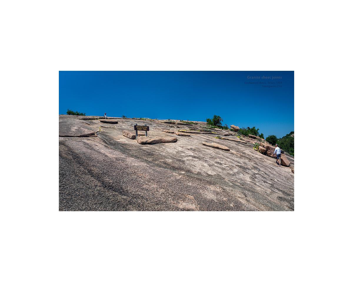 화강암 판상절리와 토르